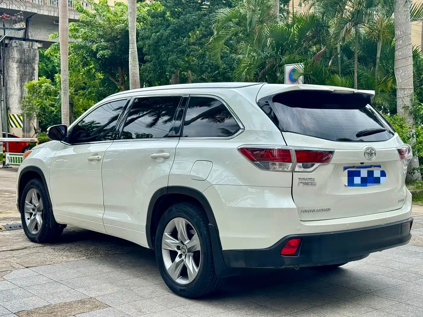 Toyota Highlander 2015 2.0T FWD Luxury Edition 7-seater фото 7