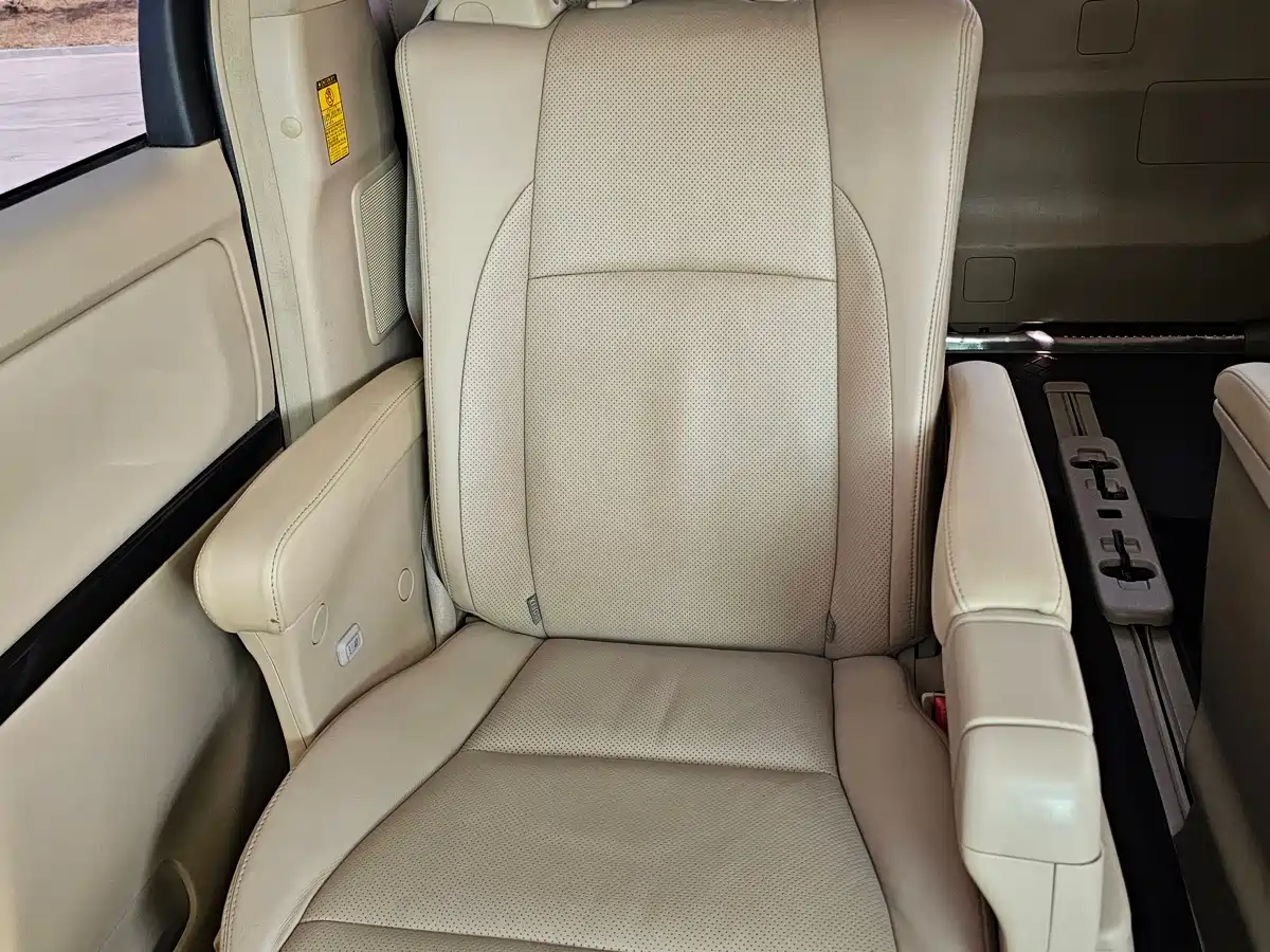Toyota Alphard 2012 3.5L Luxury Edition фото 11