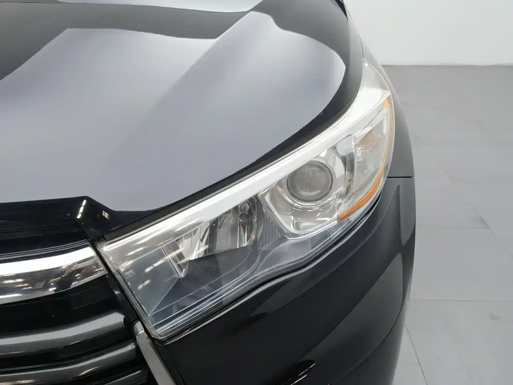 Photo 7 - Toyota Highlander