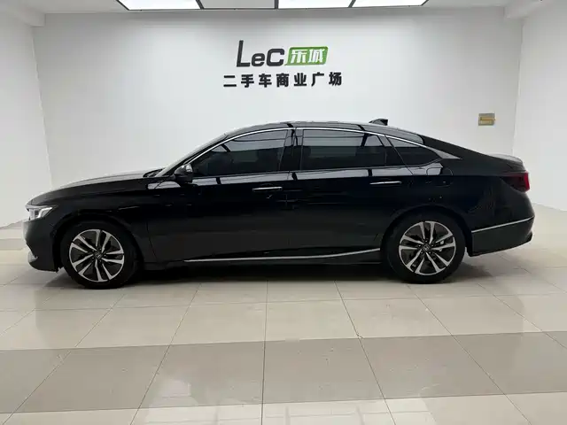 Honda Accord 2022 Sharp Hybrid 2.0L Sharp Leader Edition — фото 4