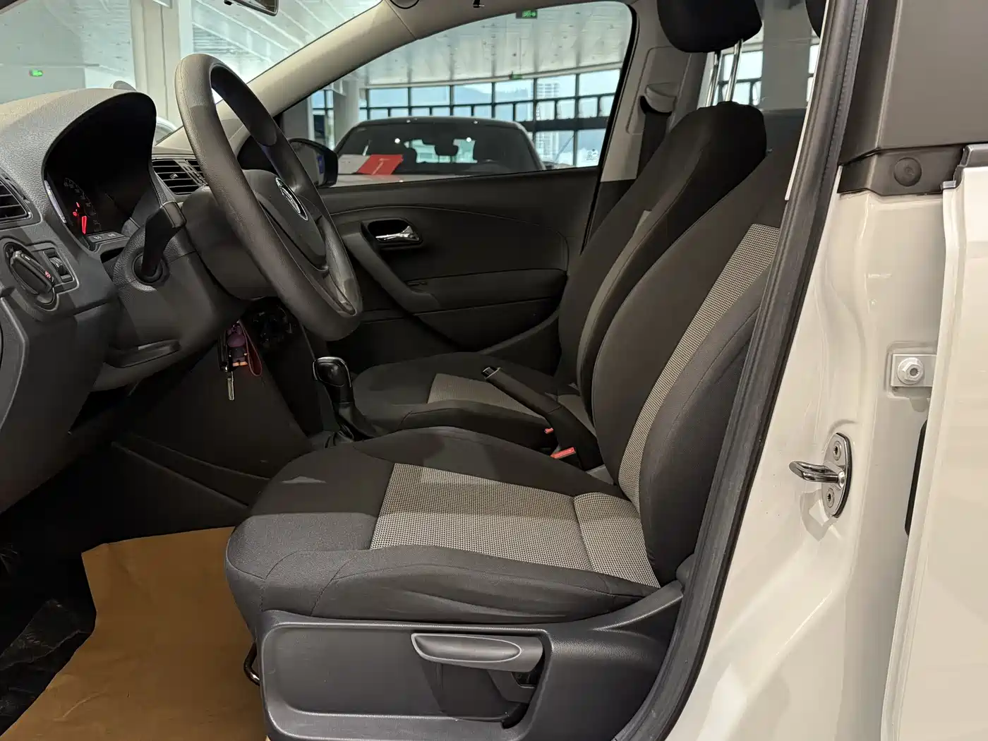 Volkswagen Polo 2018 1.5L Auto Safe Drive фото 9