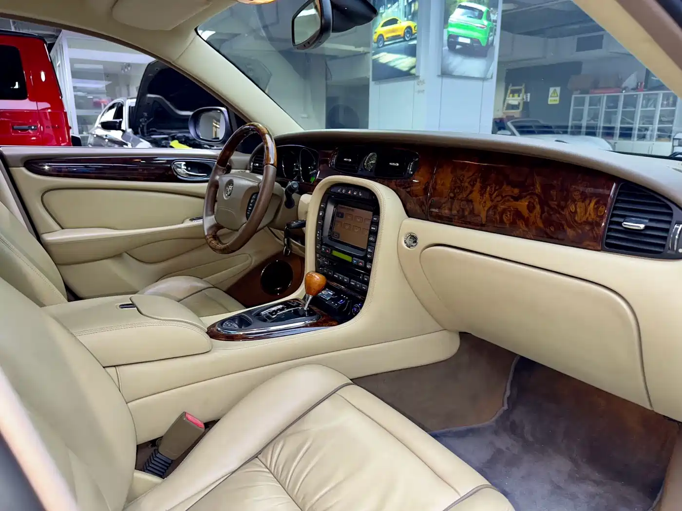 Jaguar XJ 2007 Model XJ8L 4.2 Royal Long Wheelbase фото 21