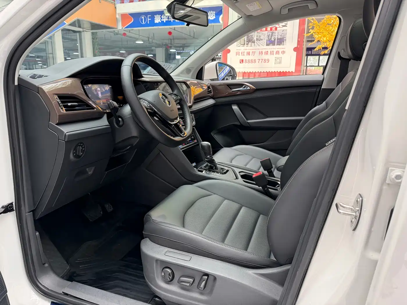 Volkswagen Tharu 2022 280TSI FWD Luxury Edition фото 5