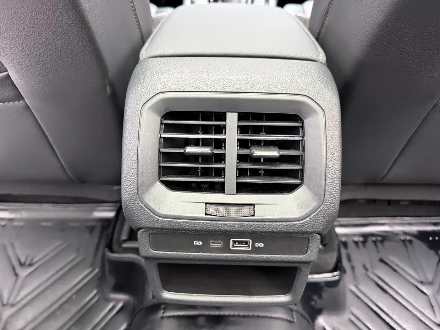 Volkswagen Tharu 2022 280TSI FWD Luxury Edition фото 15