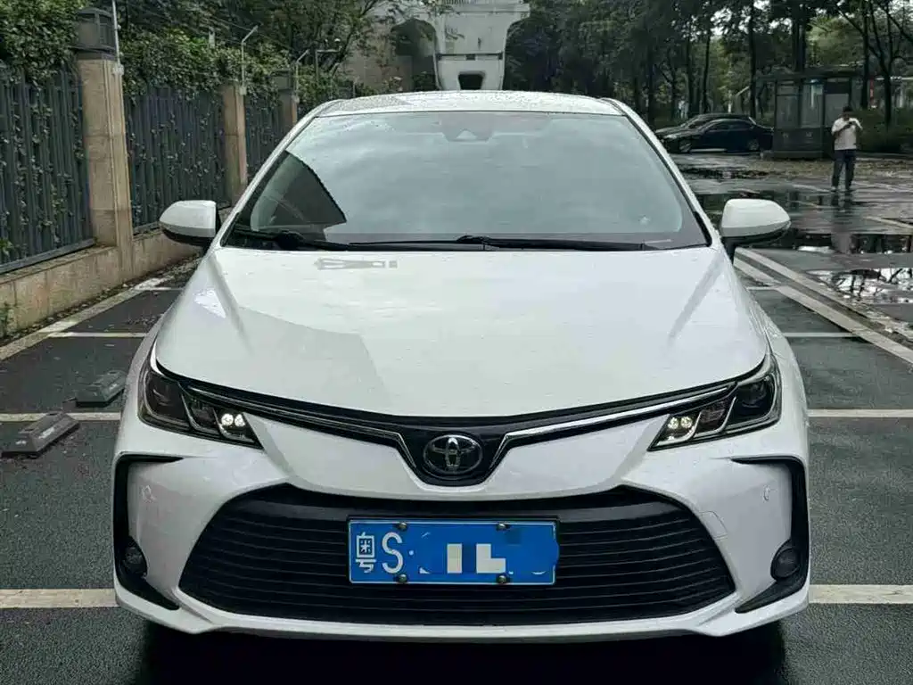 Toyota Corolla 2019 1.2T S-CVT GL Pioneer Edition фото 3
