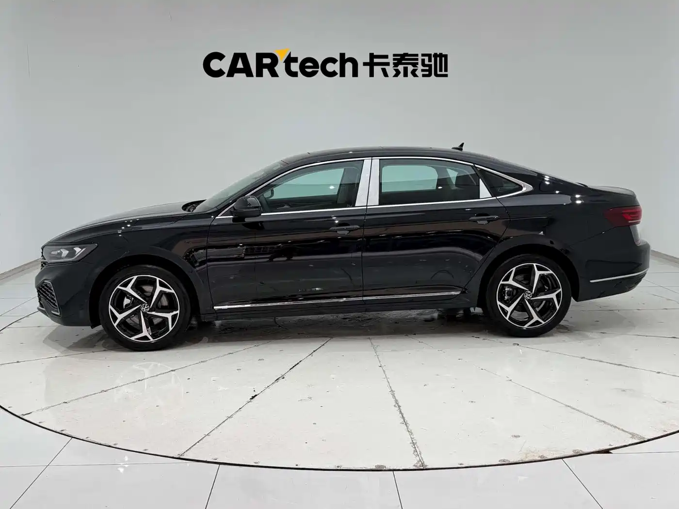 Volkswagen Passat 2026 Outstanding Edition 330TSI Starlight Elite Version фото 6