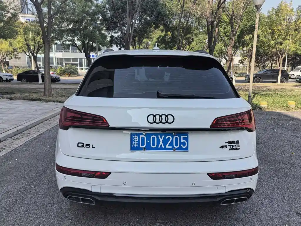 Photo 5 - Audi Q5L