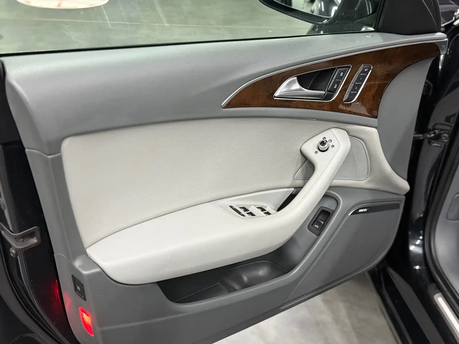 Photo 8 - Audi A6L