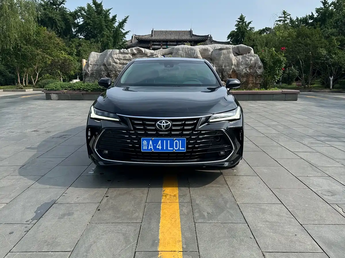 Toyota Avalon 2022 2.0L XLE Premium фото 2