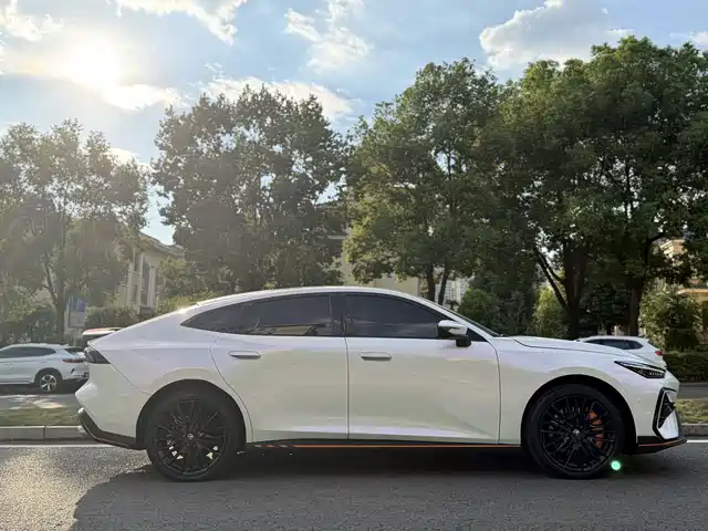 Changan UNI-V 2025 2.0T Sport Version — фото 4