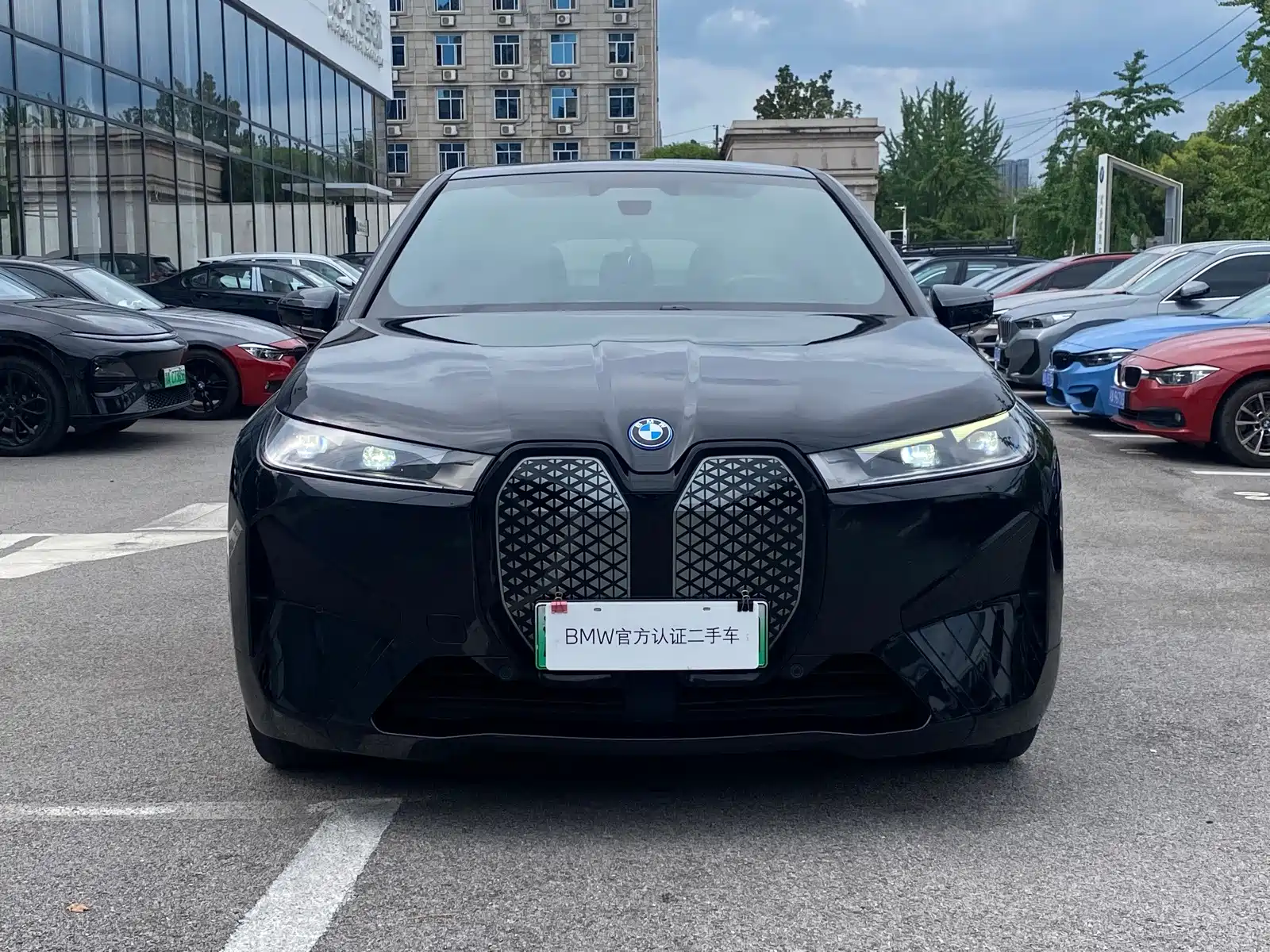 Фото 2 - BMW iX
