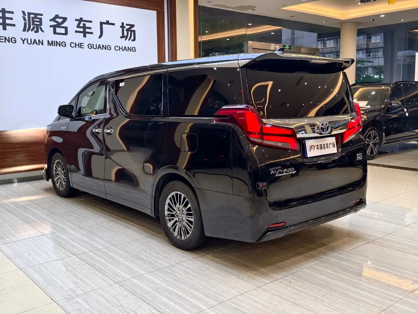 Toyota Alphard 2021 Hybrid 2.5L Premium фото 30