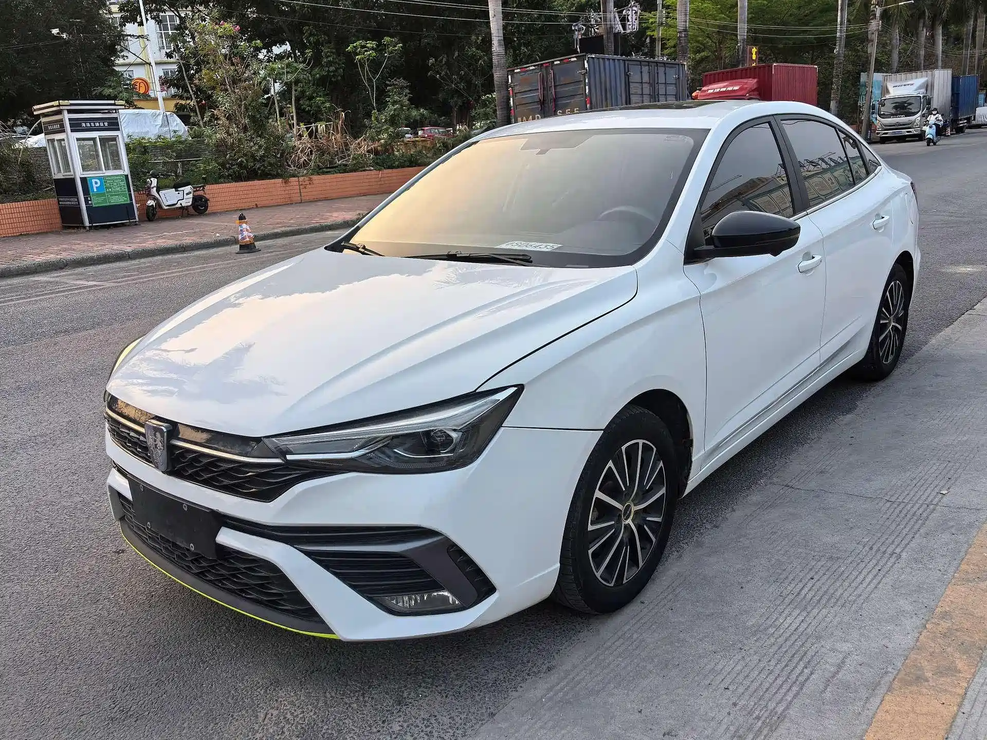 Фото 1 - Roewe i5