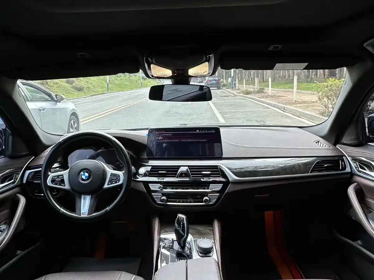 BMW 5 Series 2021 525Li M Sport Package фото 6