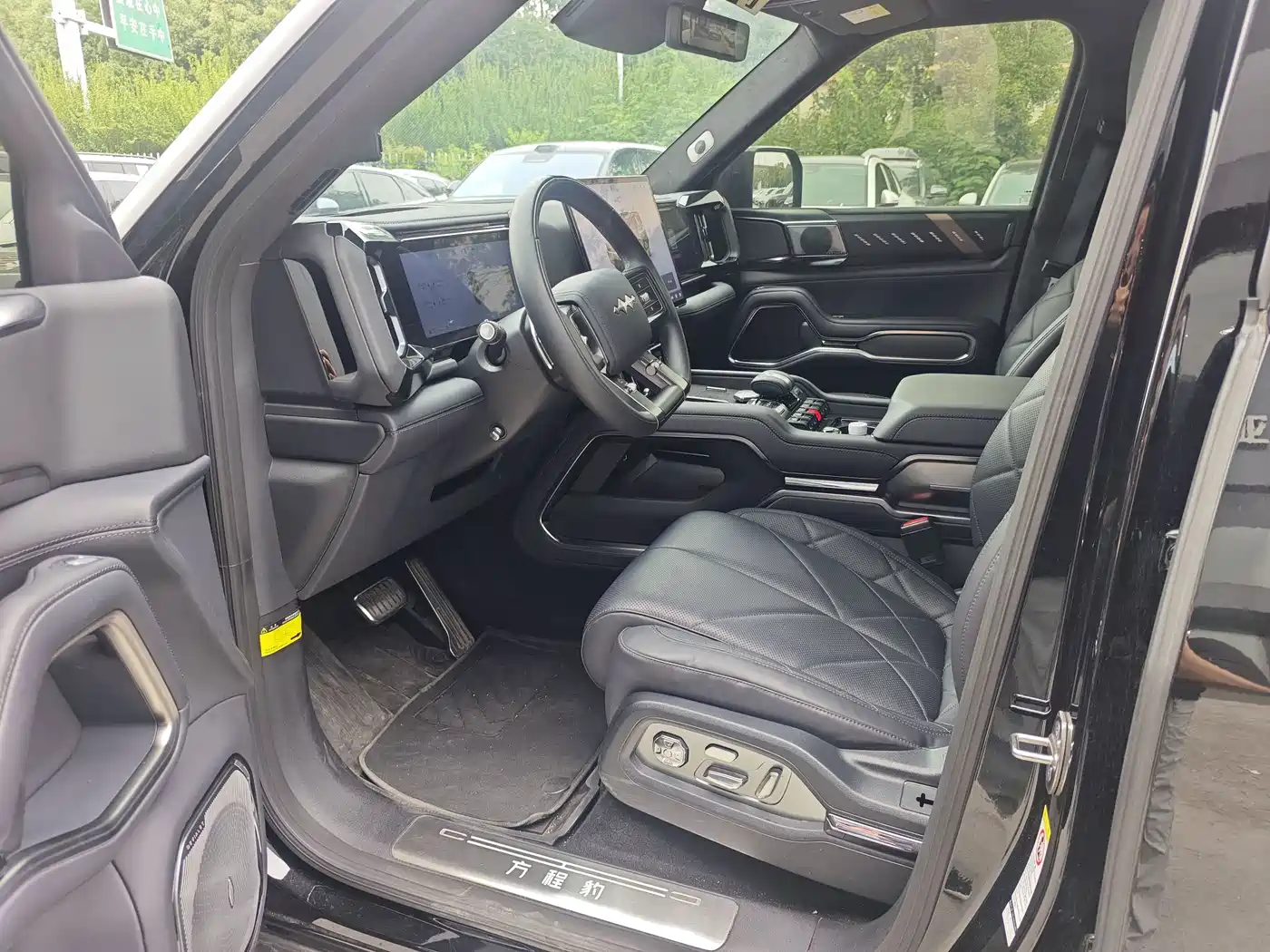 Fang Cheng Bao Leopard 8 2025 2025 Zhiyong Flagship 7-Seater