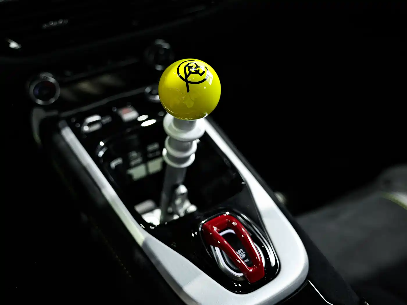 Lotus Cars EMIRA 2022 3.5T V6 Manual First Edition фото 8