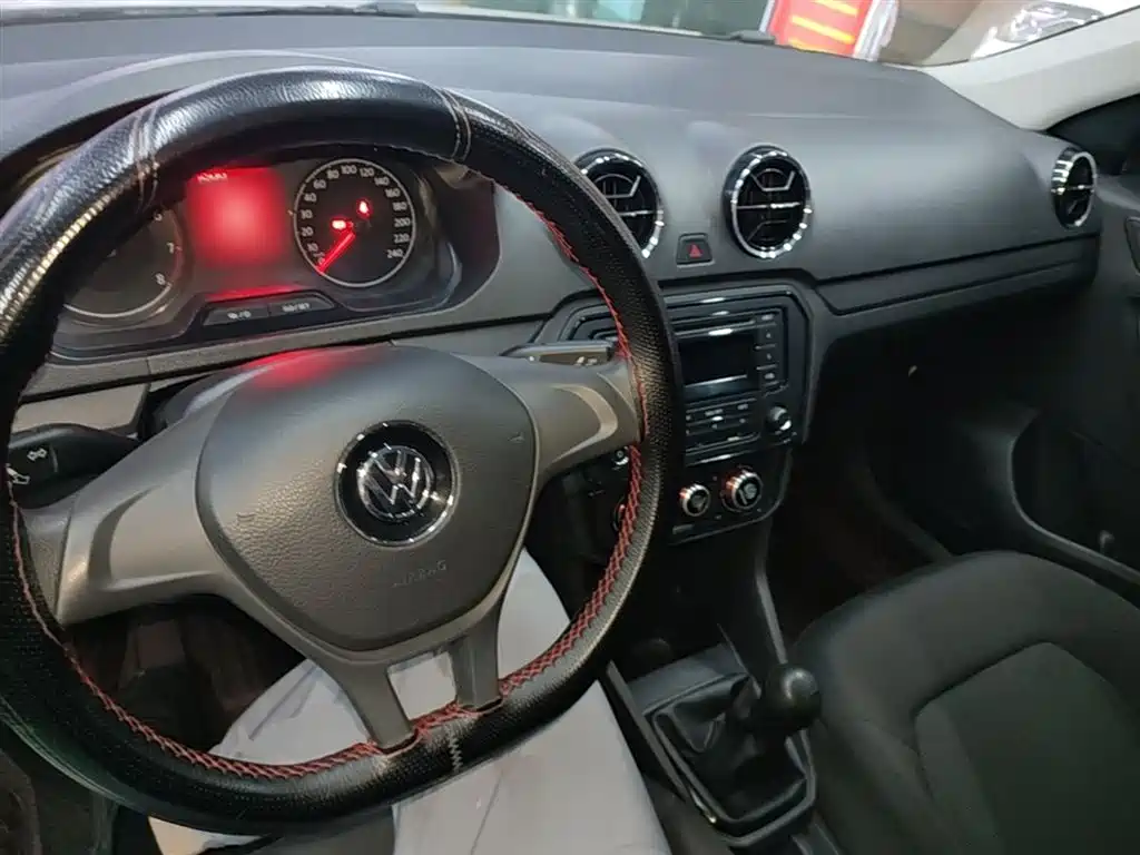 Volkswagen Jetta 2019 Dream Edition 1.5L Manual Fashion фото 10