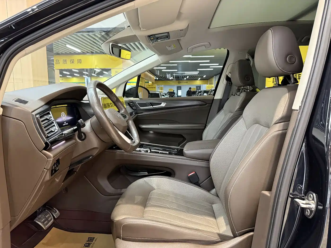 Volkswagen Viloran 2022 380TSI Premium Edition фото 4