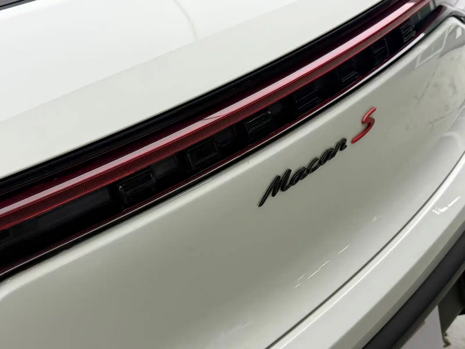 Photo 10 - Porsche Macan