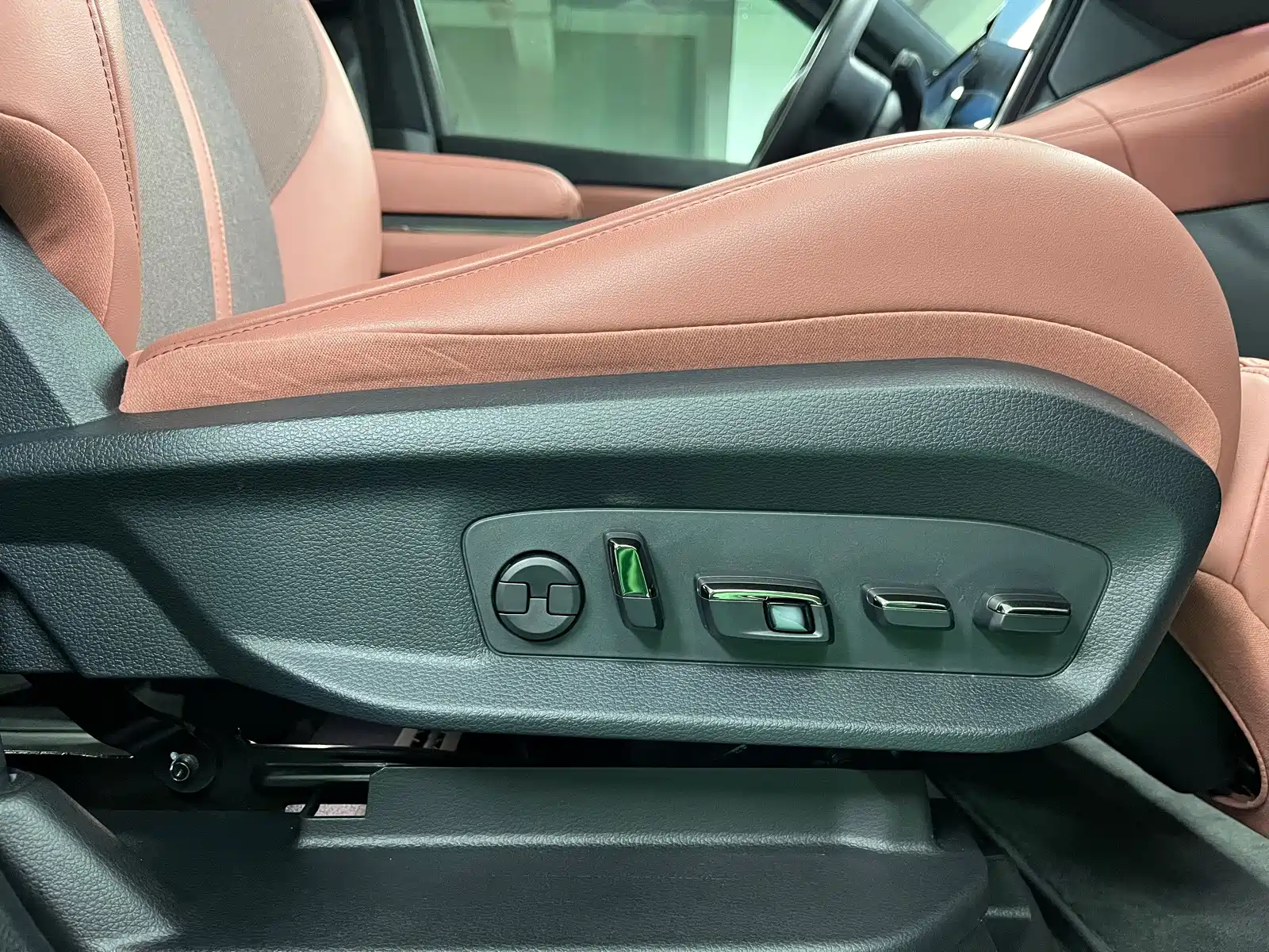 Фото 18 - NIO EC6