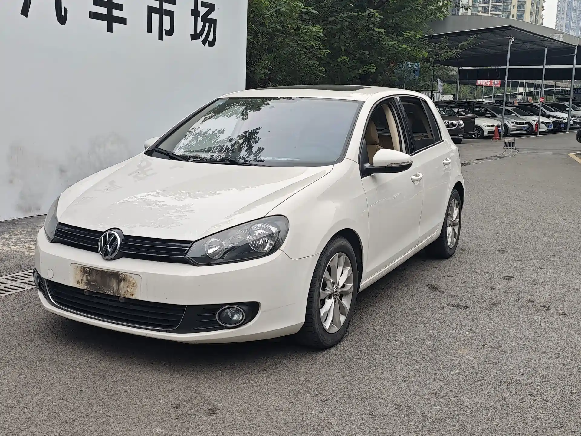 Photo 1 - Volkswagen Golf