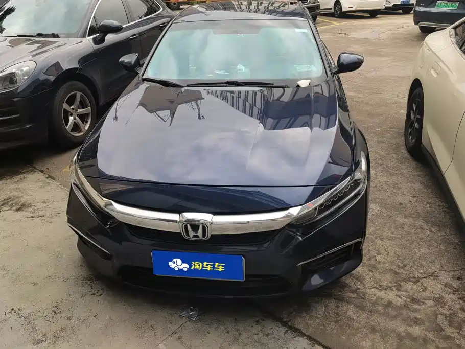 Фото 2 - Honda Inspire