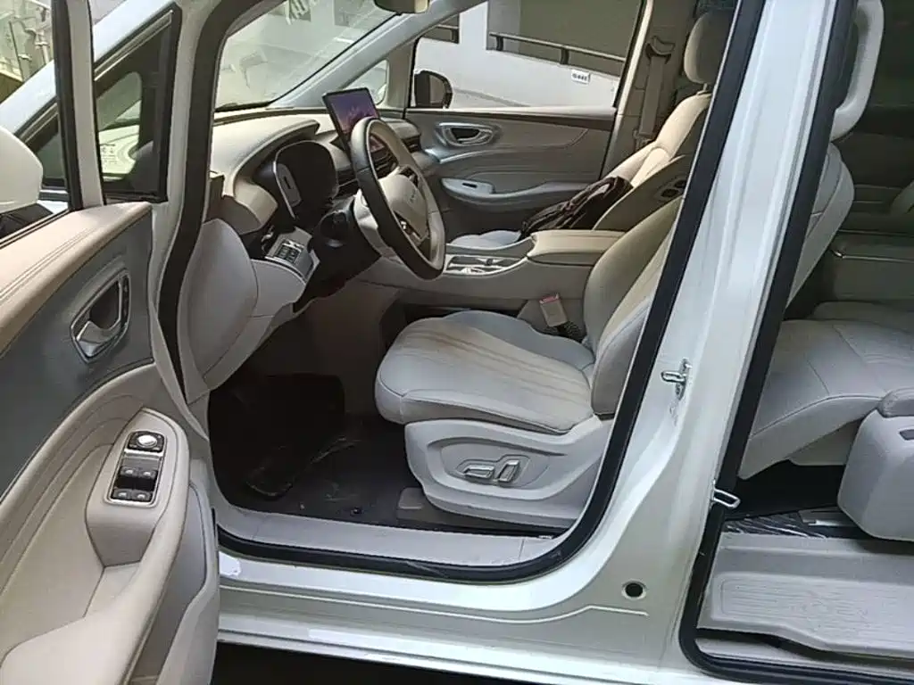 Photo 15 - Roewe iMAX8 EV