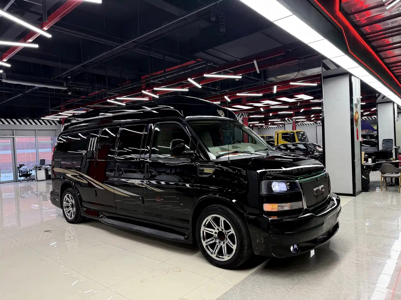 GMC Savana 2013 6.0L Luxury Privacy Screen 7-Seater фото 3