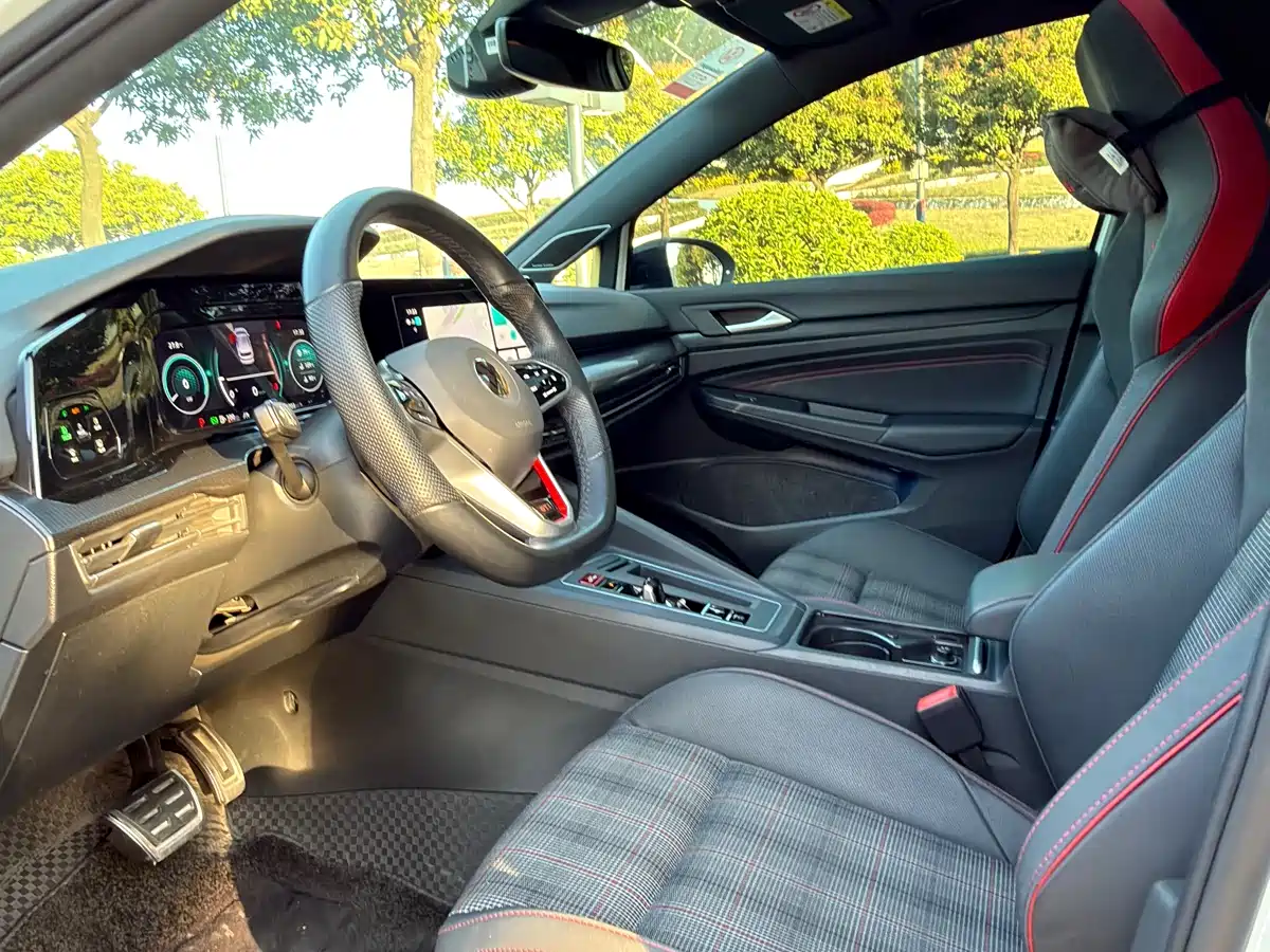 Volkswagen Golf GTI 2023 380TSI DSG GTI фото 10