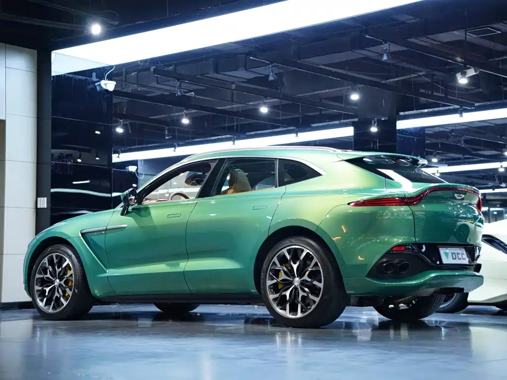 Photo 21 - Aston Martin DBX