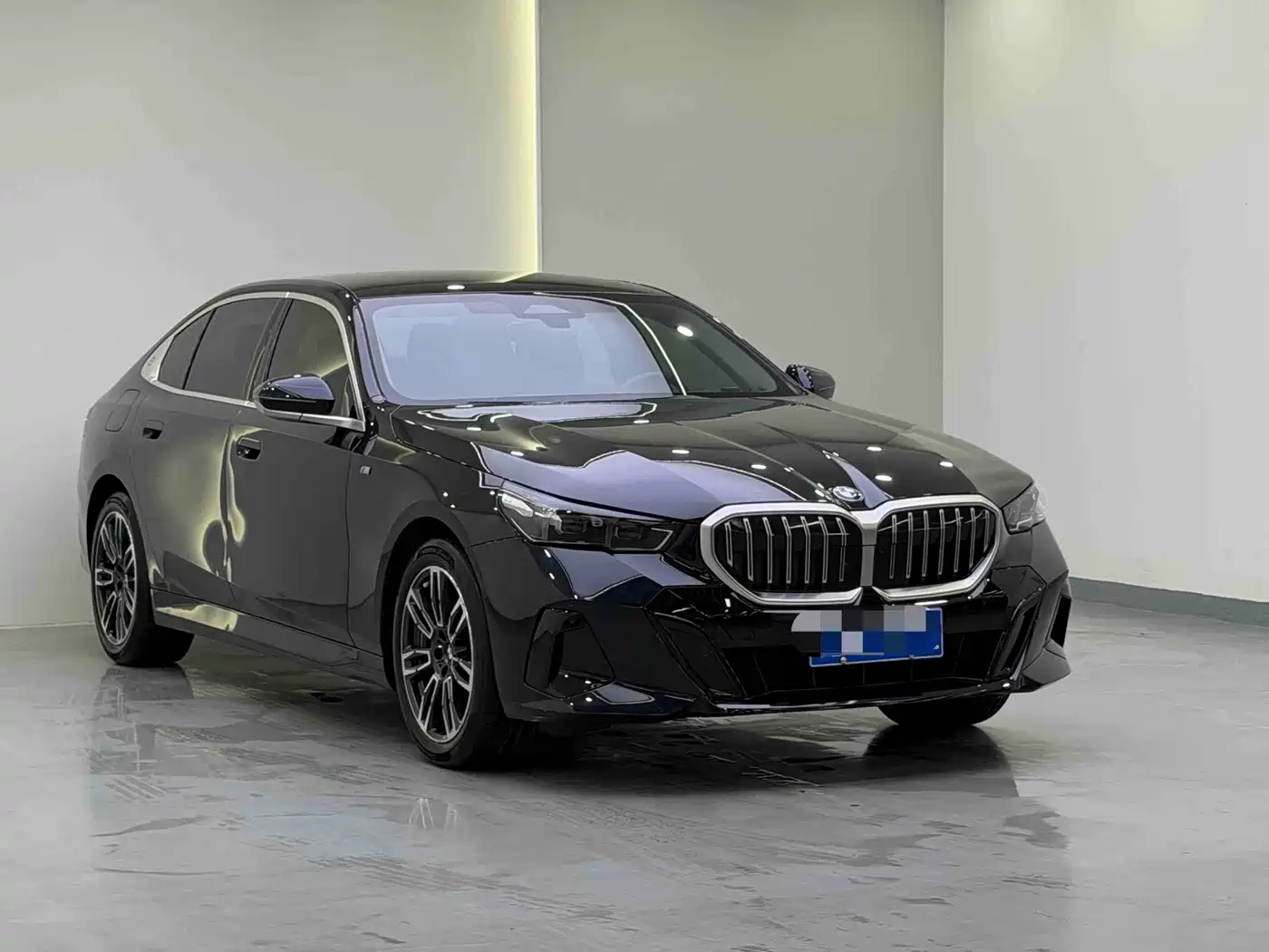BMW 5 Series 2024 525Li M Sport Package фото 3