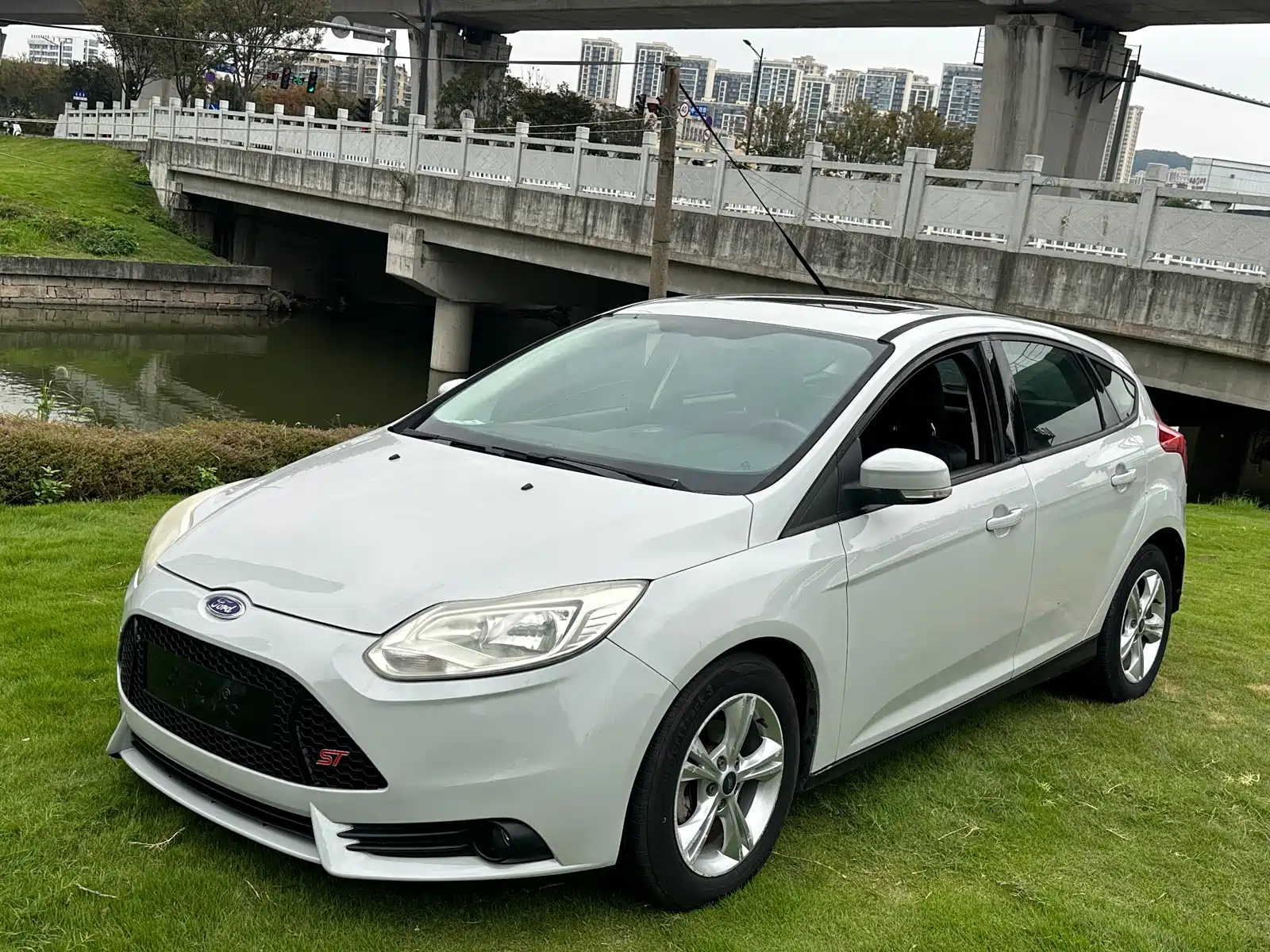 Фото 1 - Ford Focus