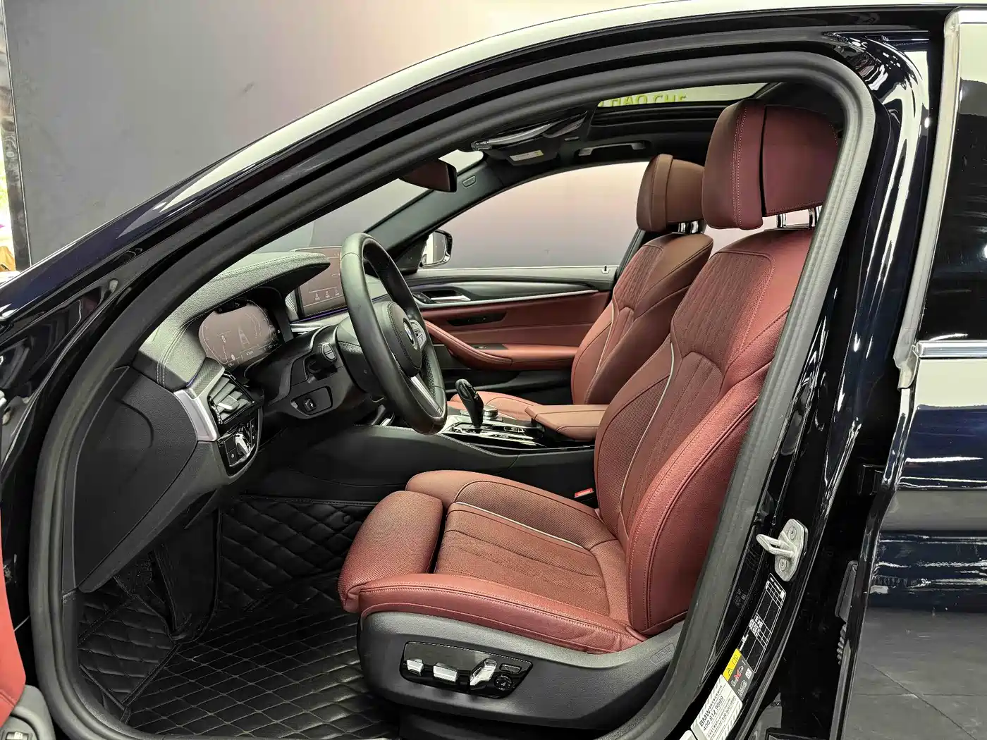 BMW 5 Series New Energy 2022 Model Facelift III 535Le Pioneer Edition M Sport Package фото 5