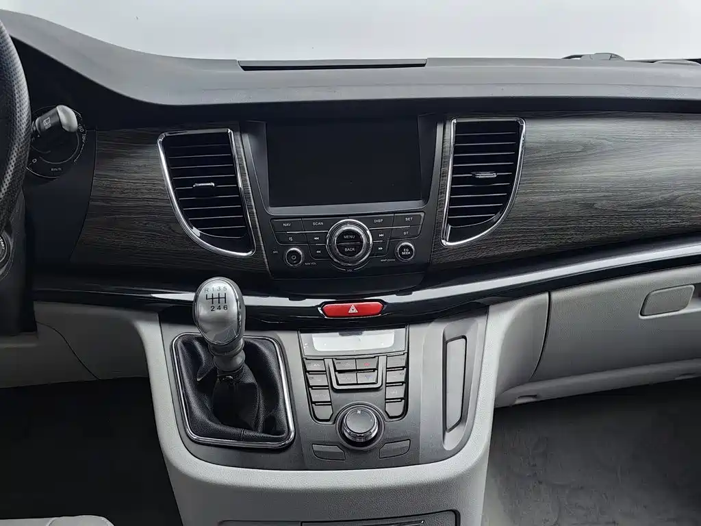 JAC Refine M5 2016 2014 Color Tour 2.0T Gasoline Manual Business