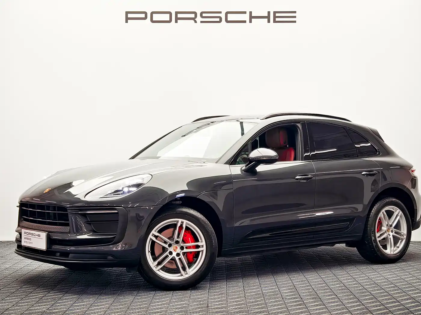 PORSCHE MACAN