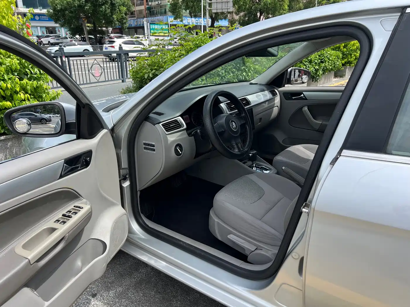 Volkswagen Bora 2011 2012 1.6L Automatic Fashion Model