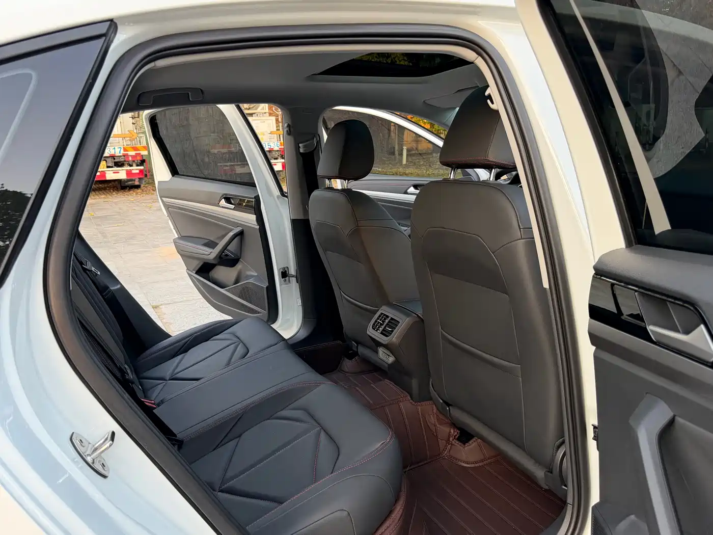 Volkswagen Lavida 2024 Model 300TSI DSG Starlight Leading Edition фото 16