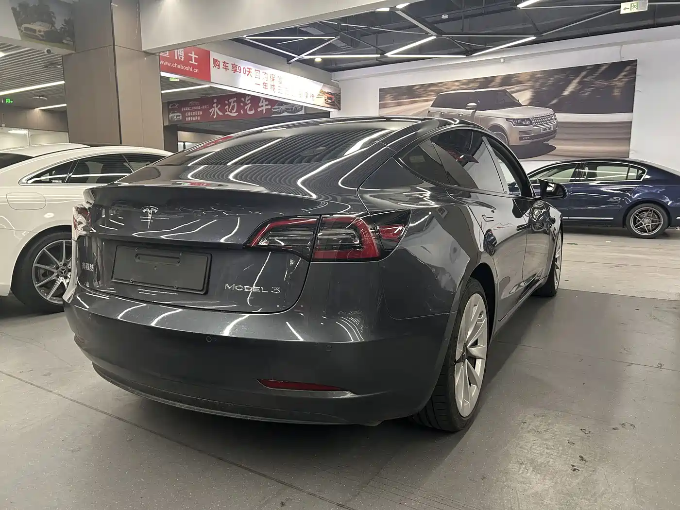TESLA MODEL 3