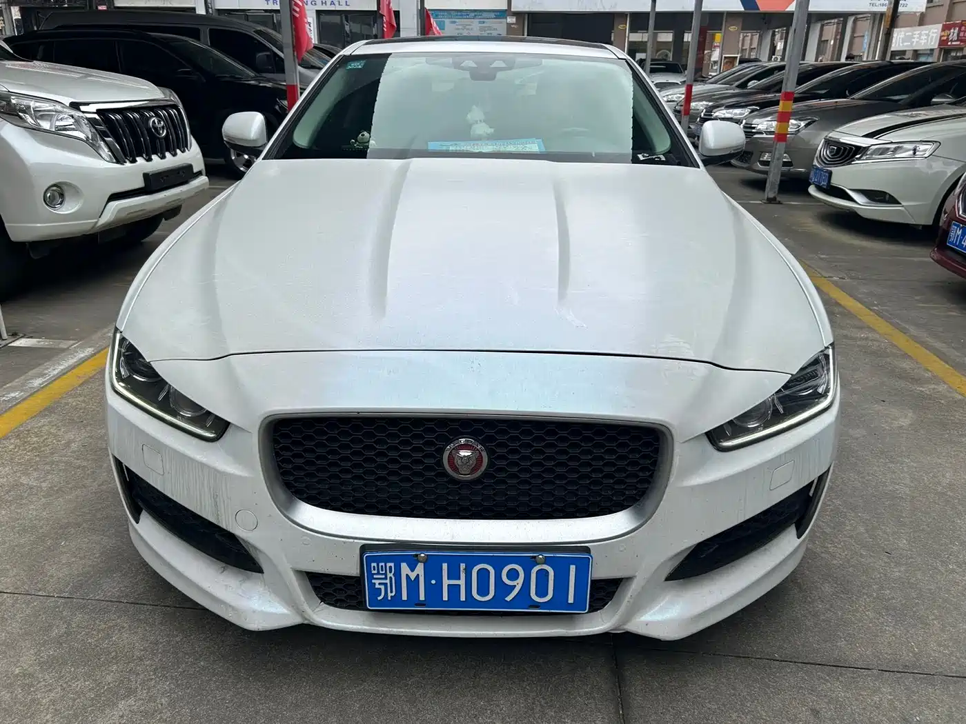 Jaguar XE 2018 2.0T 200PS 2WD R-Sport фото 2