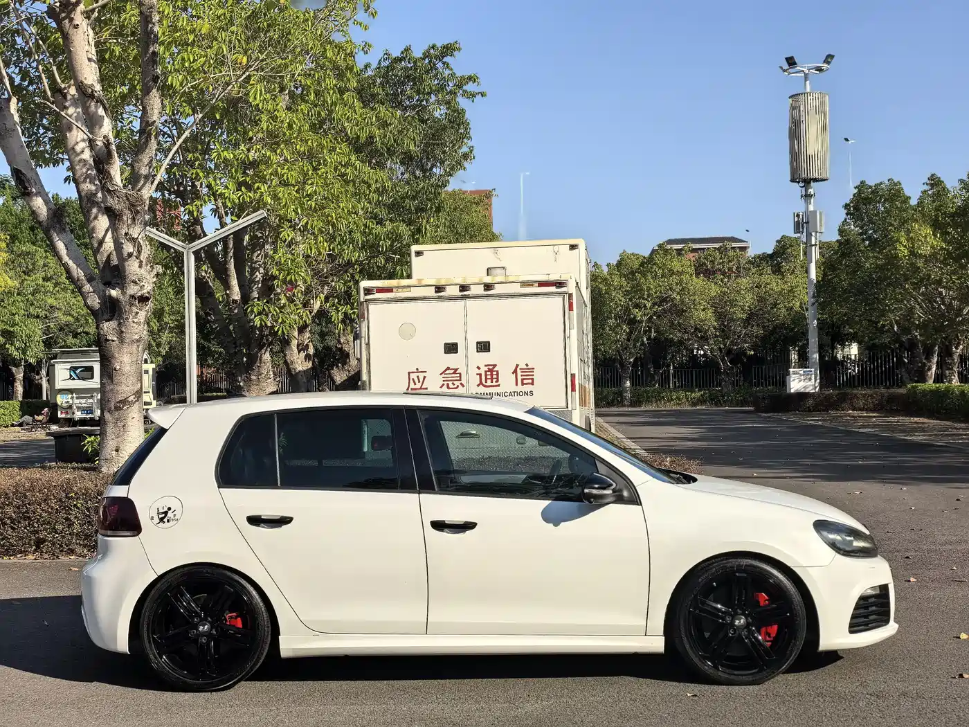 Volkswagen Golf (Import) 2011 2.0TSI R фото 4