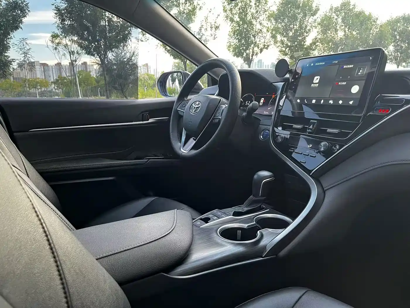 Фото 34 - Toyota Camry