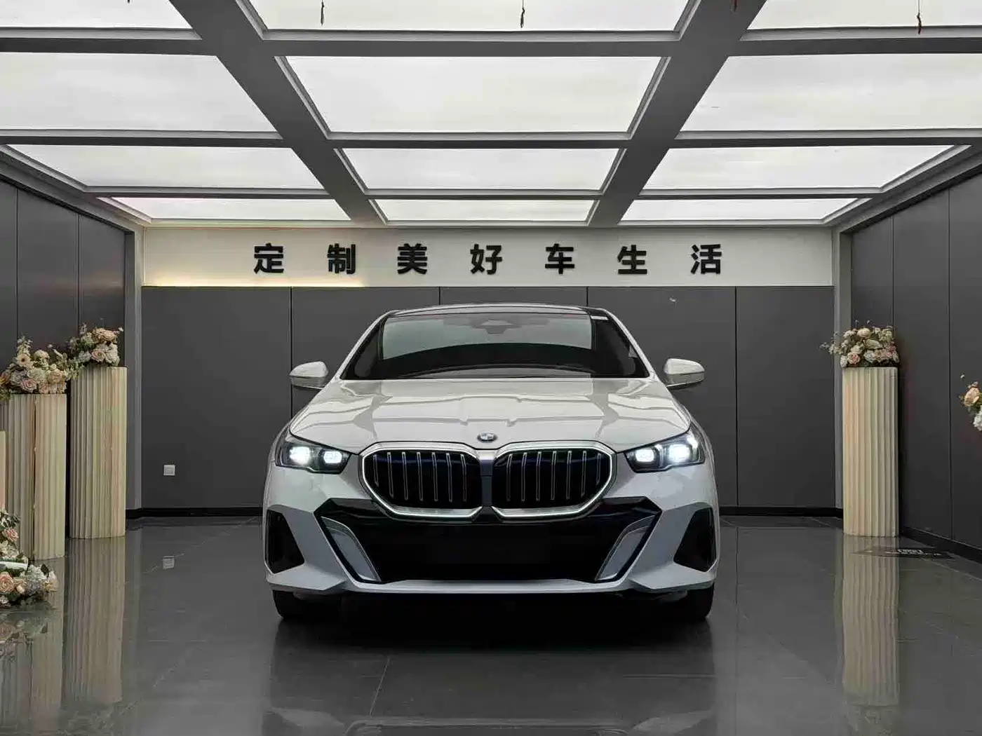 BMW 5 Series 2024 530Li Leading M Sport Package фото 2