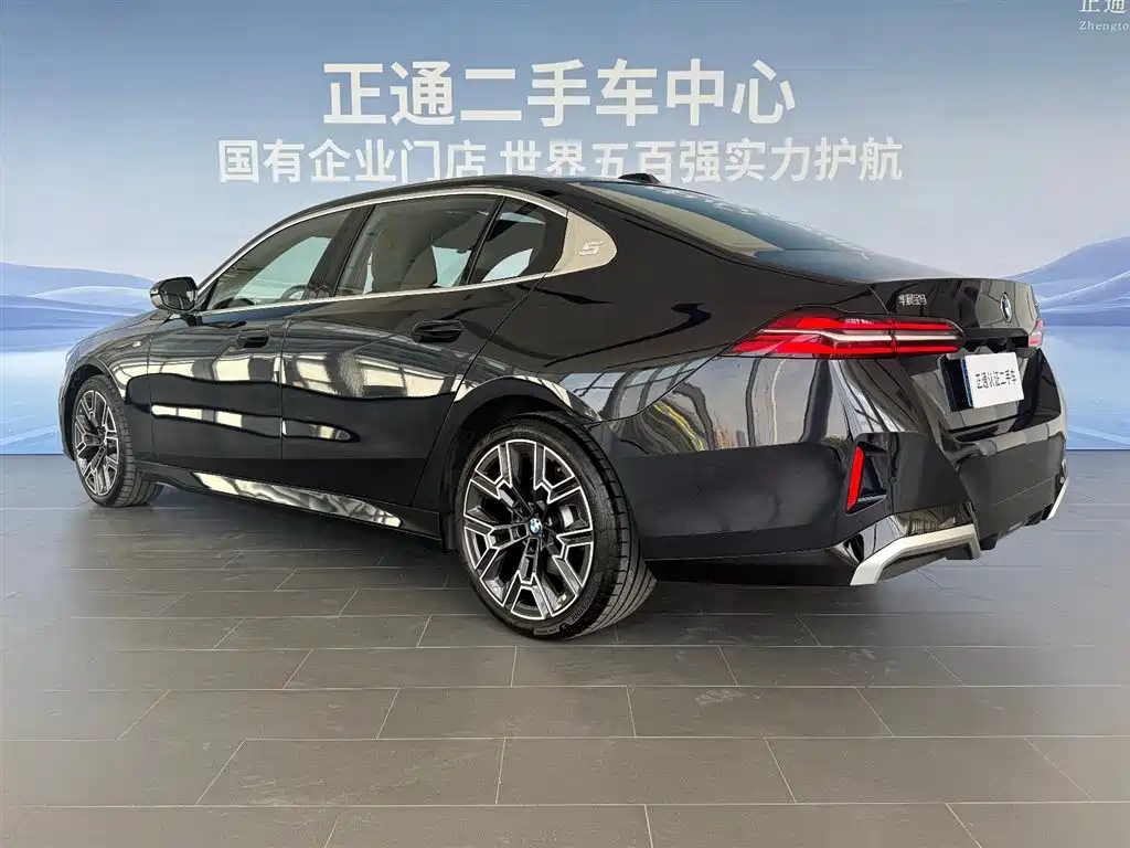 BMW 5 Series 2025 530Li Premium M Sport Package фото 3