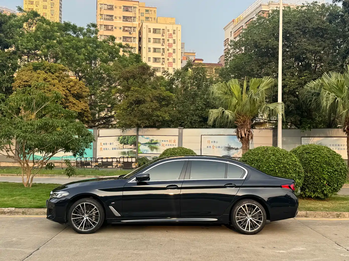 BMW 5 Series 2023 530Li Leading M Sport Package фото 12