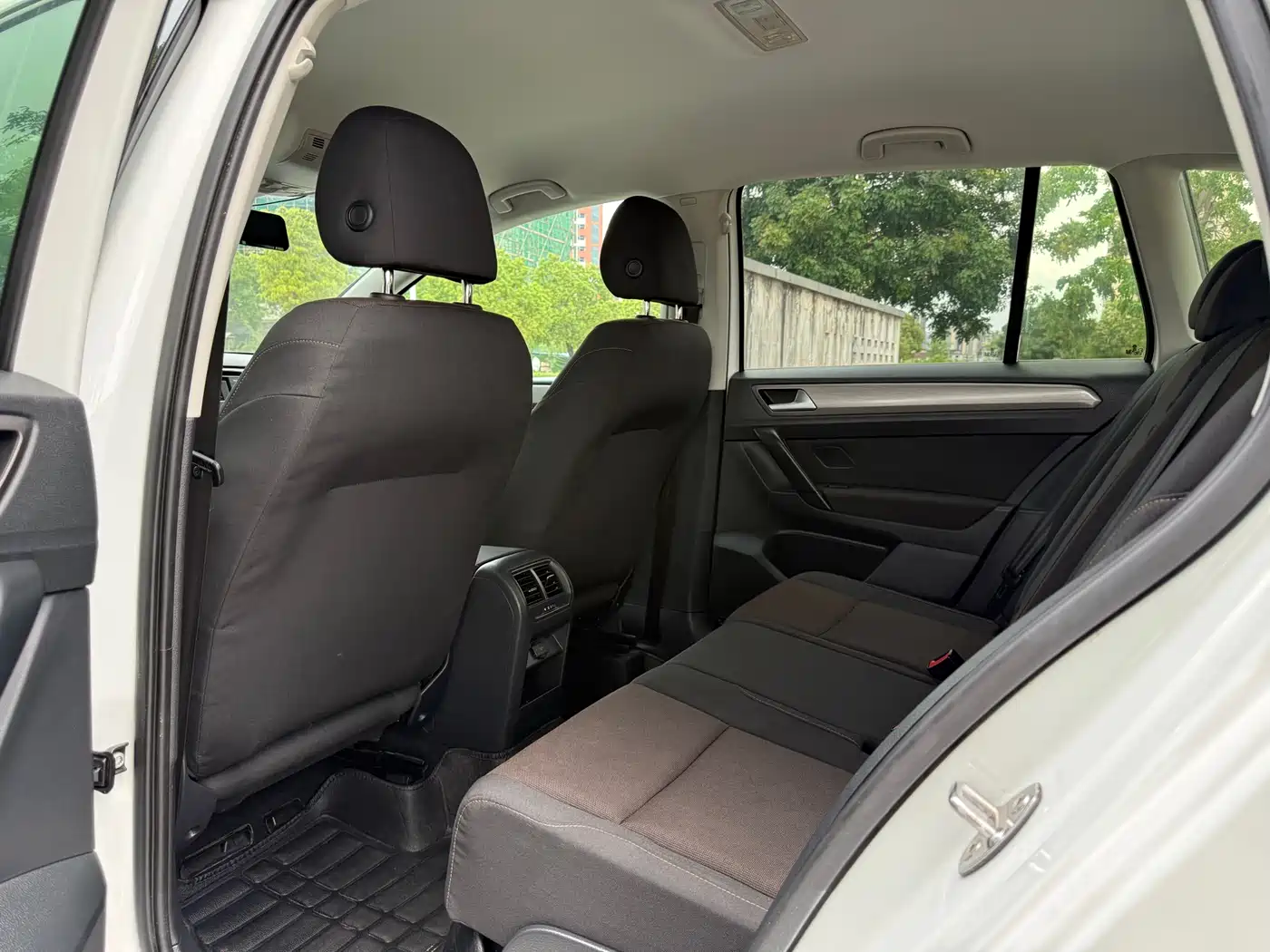 Volkswagen Golf Sportsvan 2016 1.6L Automatic Comfort фото 6