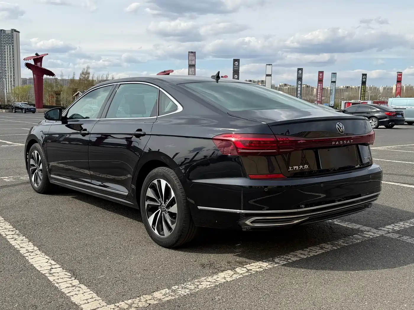 Volkswagen Passat 2022 280TSI Elite Edition фото 4