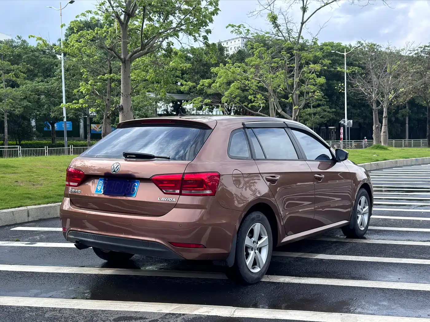 Volkswagen Lavida Tour 2015 1.6L Automatic Trend Edition фото 4