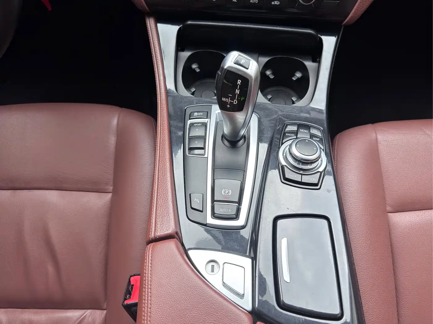 BMW 5 Series (Import) 2014 520i Classic фото 14
