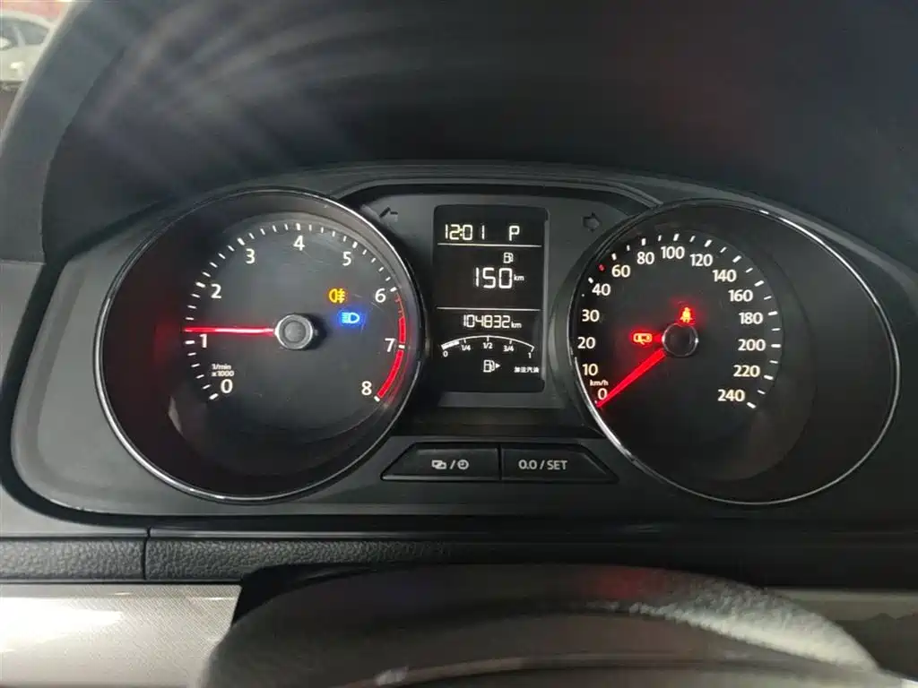 Volkswagen Lavida 2015 1.6L Automatic Comfort Edition фото 12