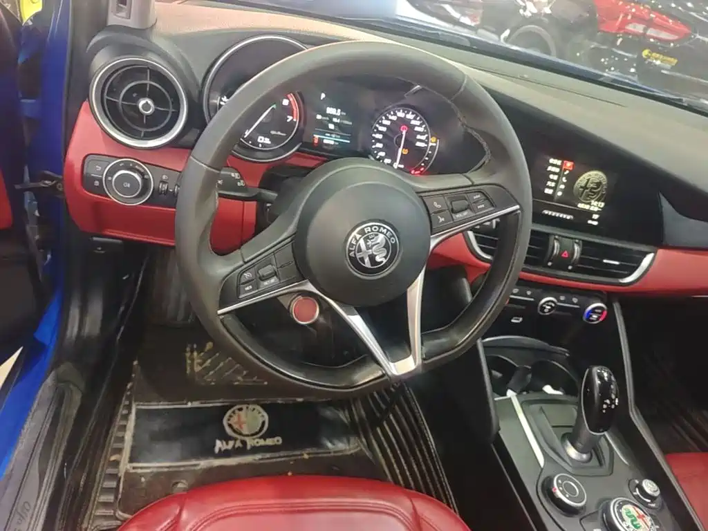 Alfa Romeo Giulia 2019 2017 2.0T 200HP Elite Edition